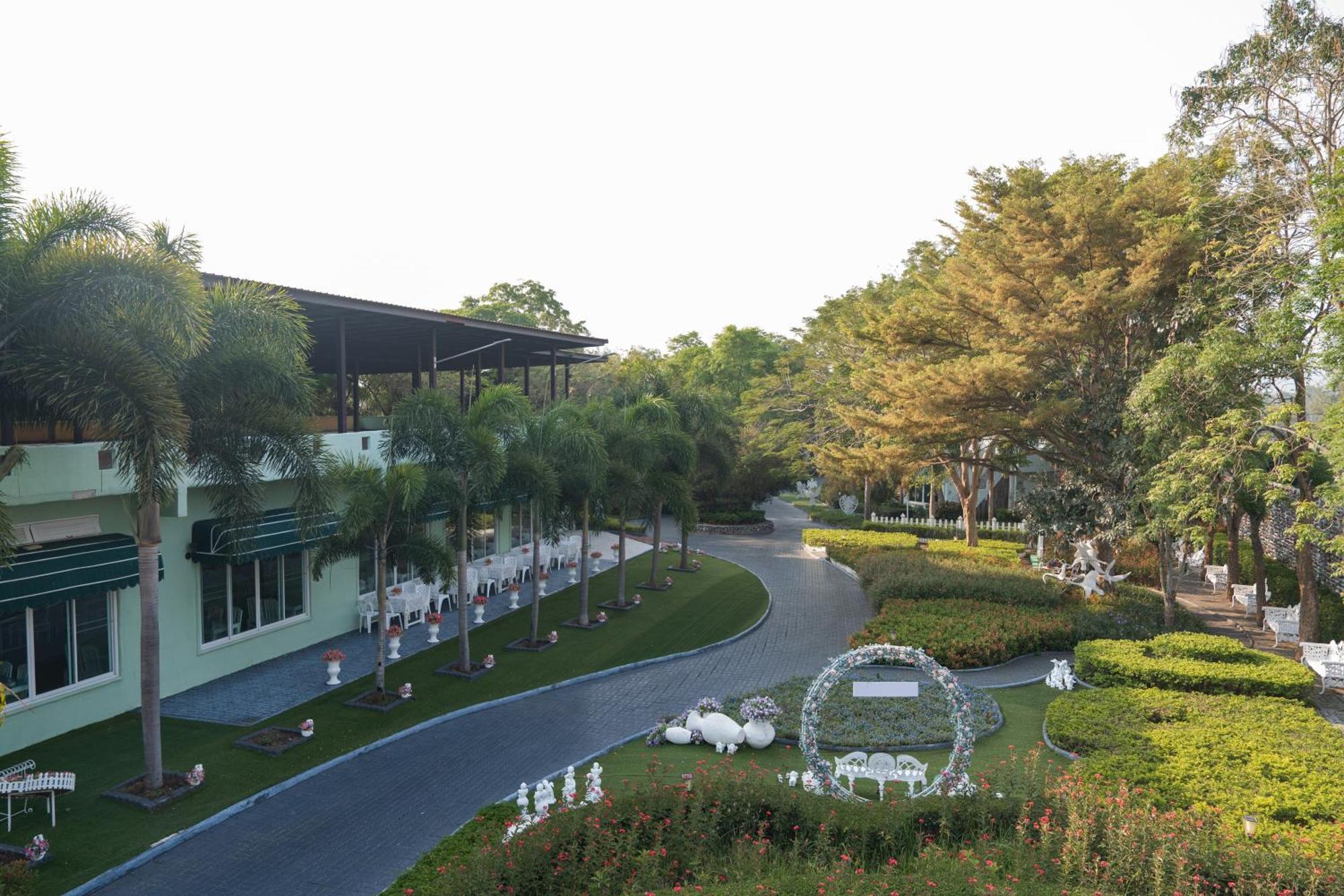 Villa Reina Resort Nong Nam Daeng 외부 사진