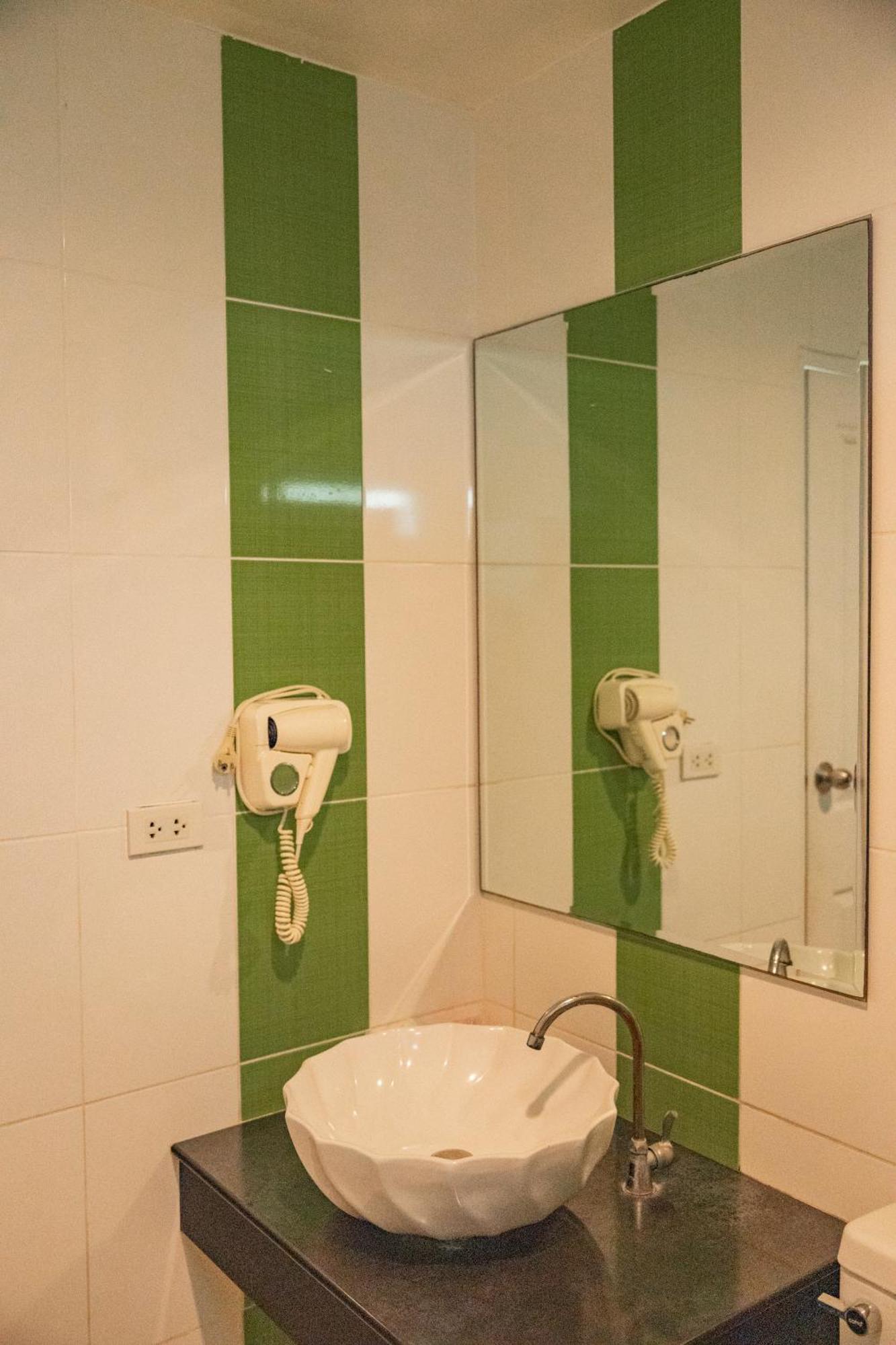 Villa Reina Resort Nong Nam Daeng 외부 사진